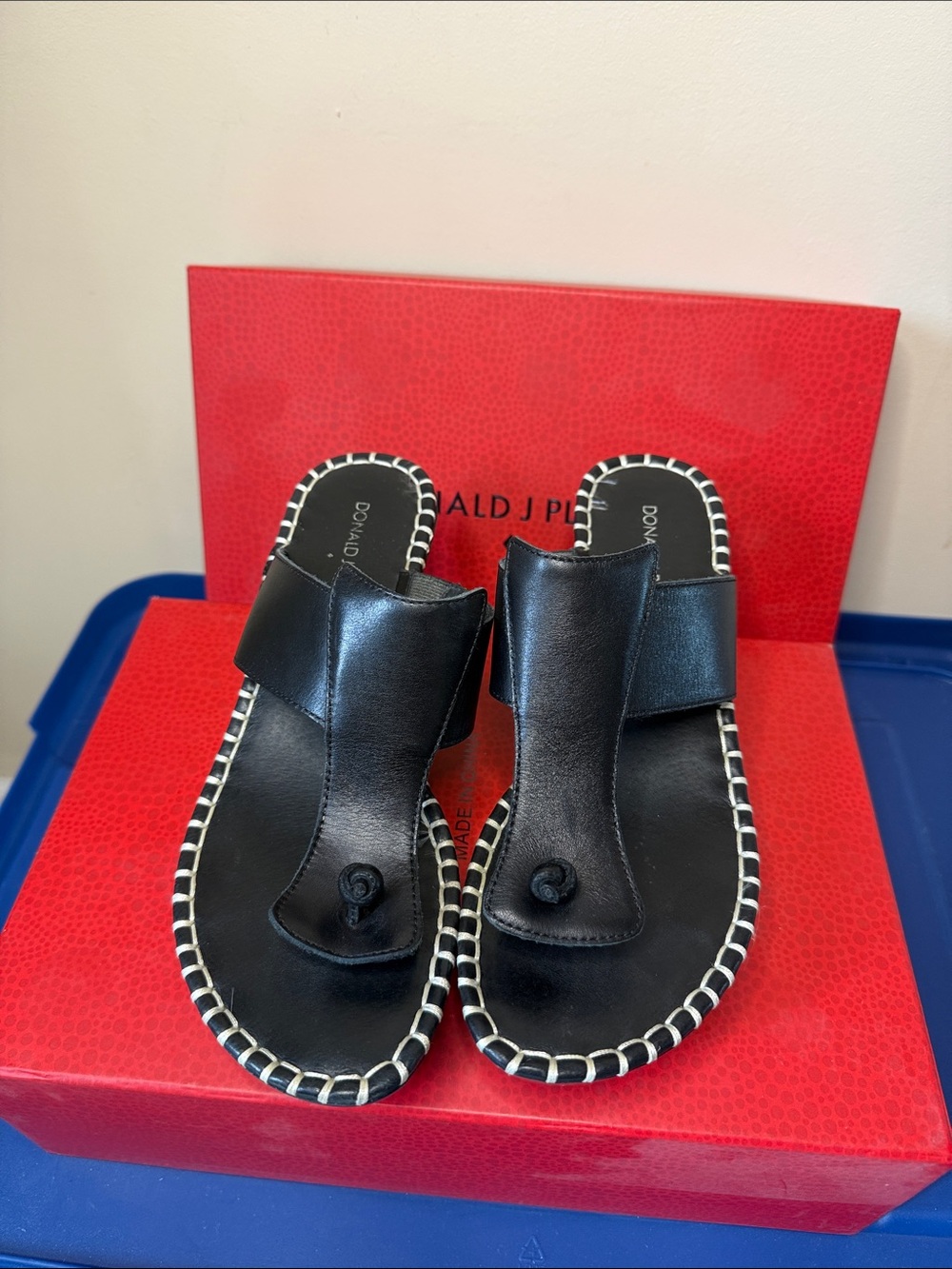 Donald J. Pliner Black Leather Toe-Loop Slide Sandals with Contrast Stitching